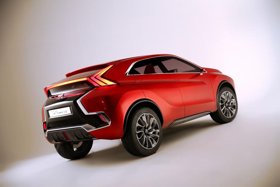  Mitsubishi Concept XR-PHEV II 2015 года  (фото 5 из 21)